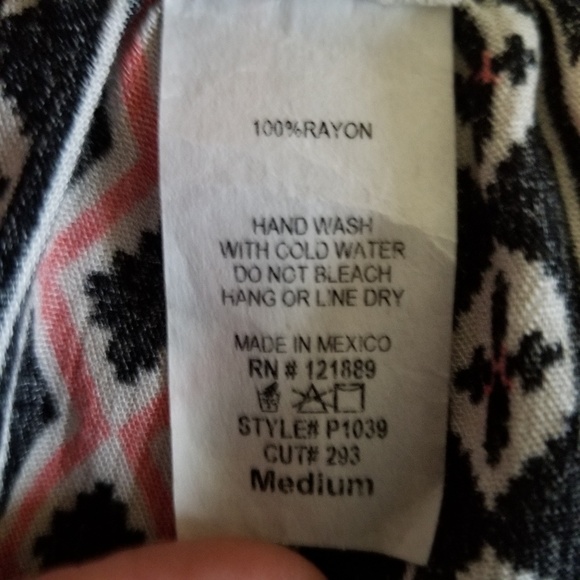 Flowy Shorts size M Tribal Design Black and White - Picture 4 of 4